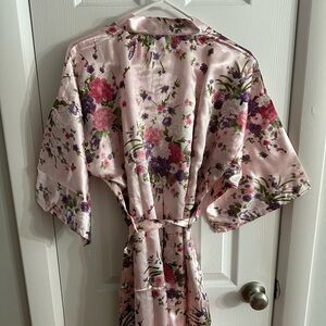 Short Kimono silky floral robe